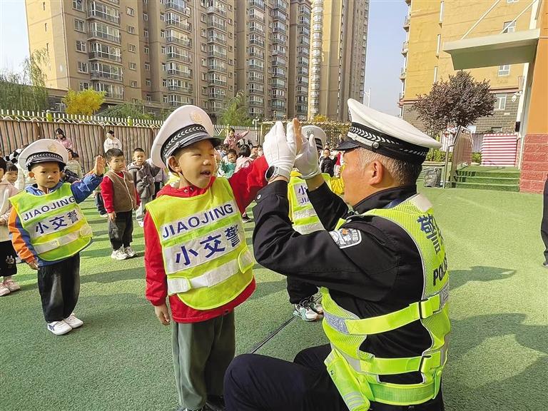 幼兒園里的交通安全課