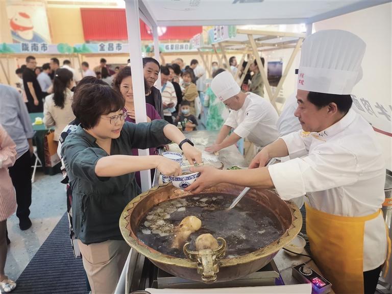 蘭州文創(chuàng)天津受捧 渤海之濱“牛大”飄香