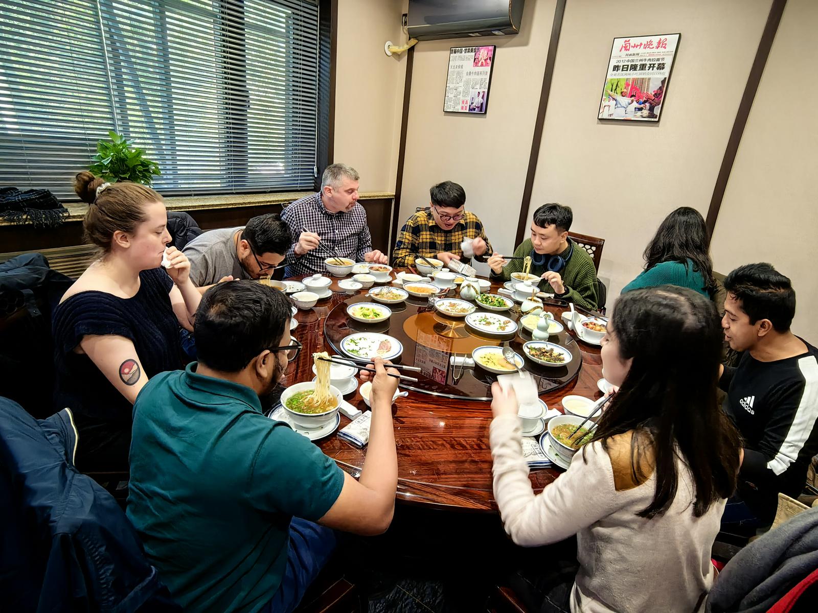 一口非遺美食 正宗蘭州味道 世界青年漢學(xué)家盛贊蘭州牛肉拉面